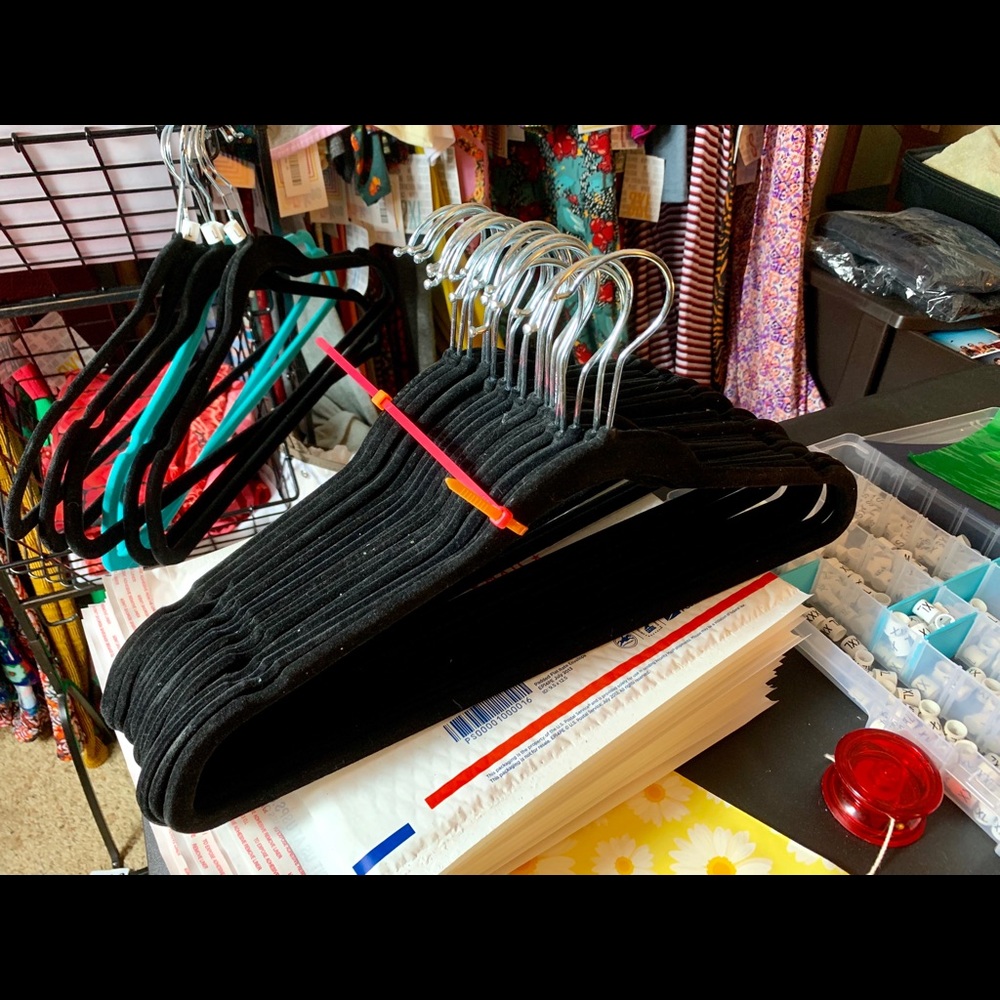 20 pack of Velvet Hangers